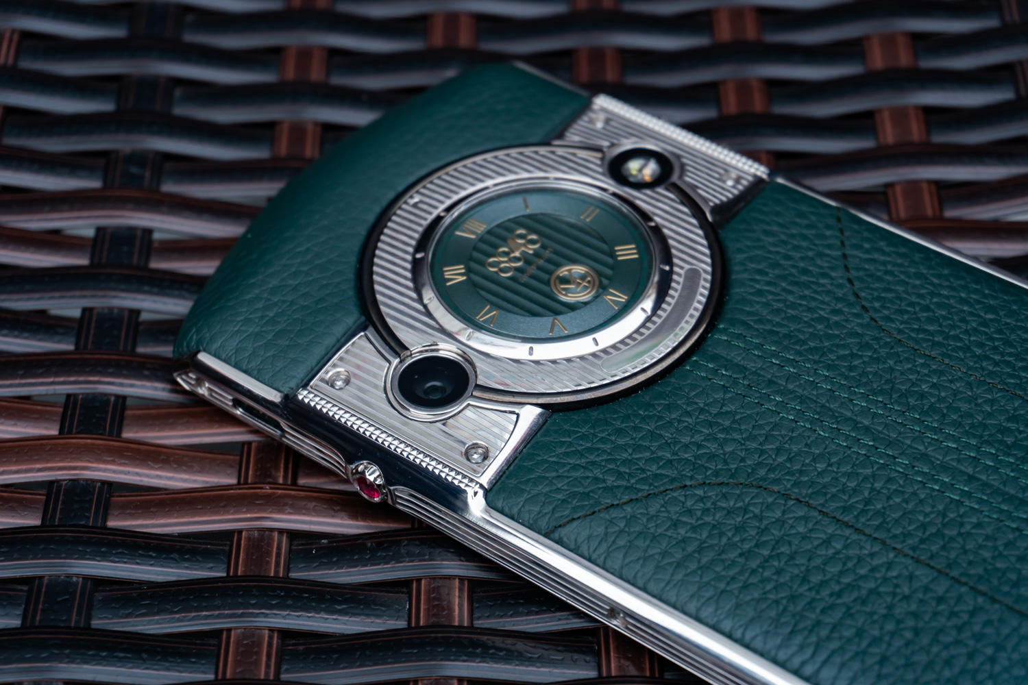 奢华 不止是价格 更是艺术与科技的融合——8848钛金手机