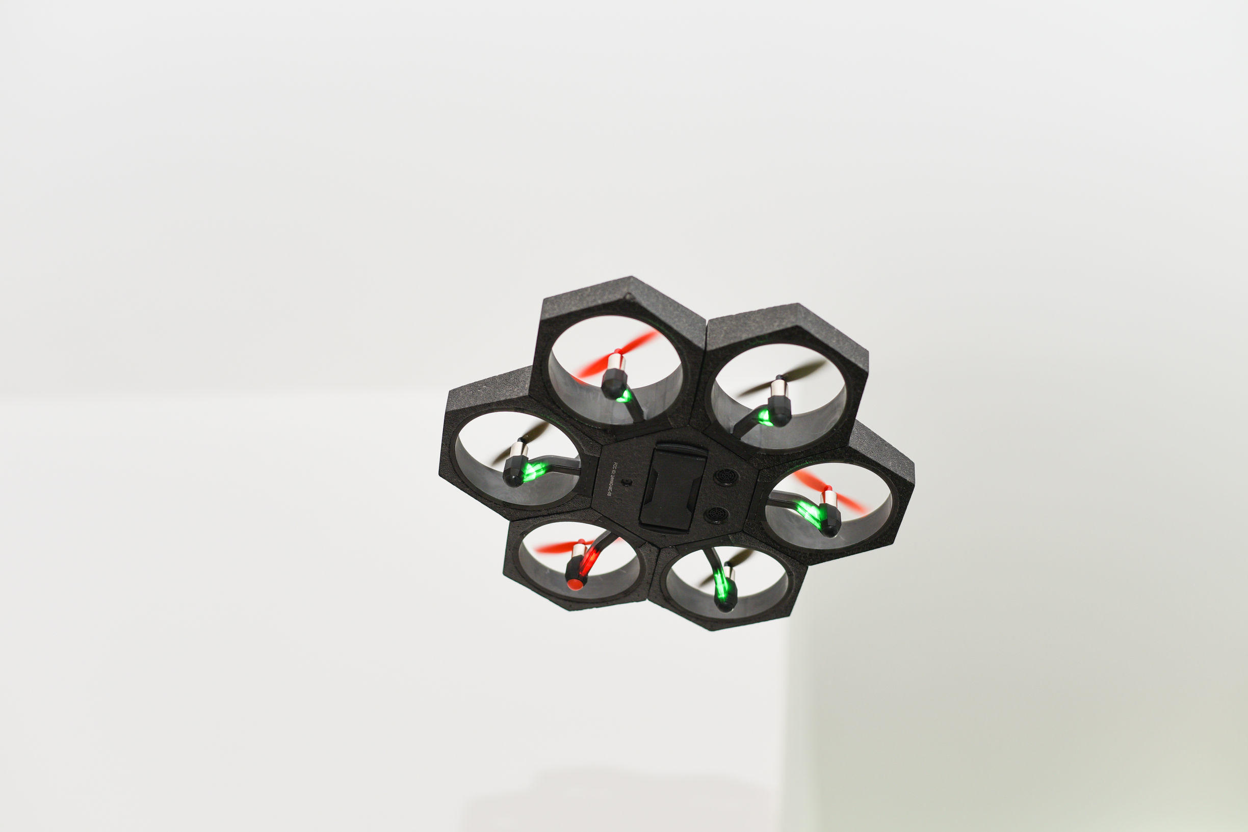 无人机的方向,不过如果变身为船形,好像就没什么作用了,哦对了,陀螺仪