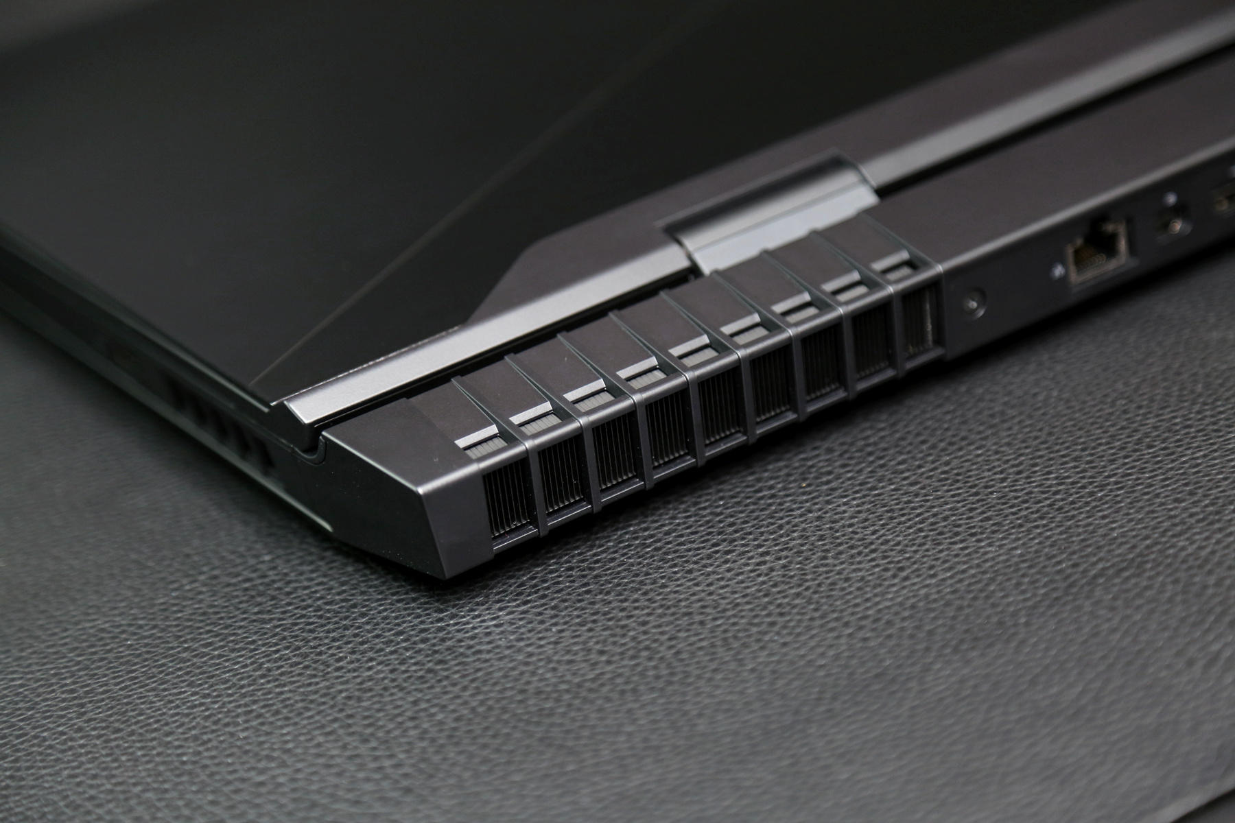 感受八代intel酷睿移动cpu的力量—alienware 17r5简单评测