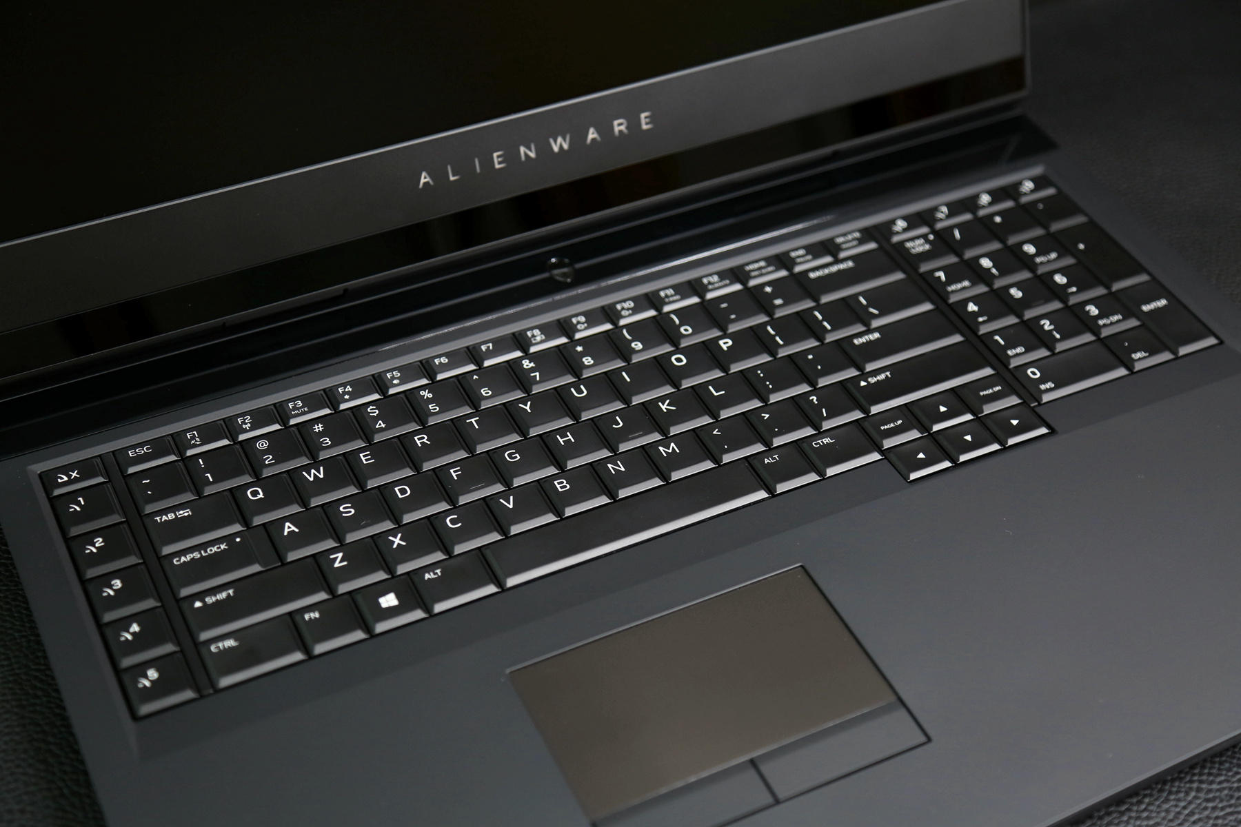 感受八代intel酷睿移动cpu的力量—alienware 17r5简单评测