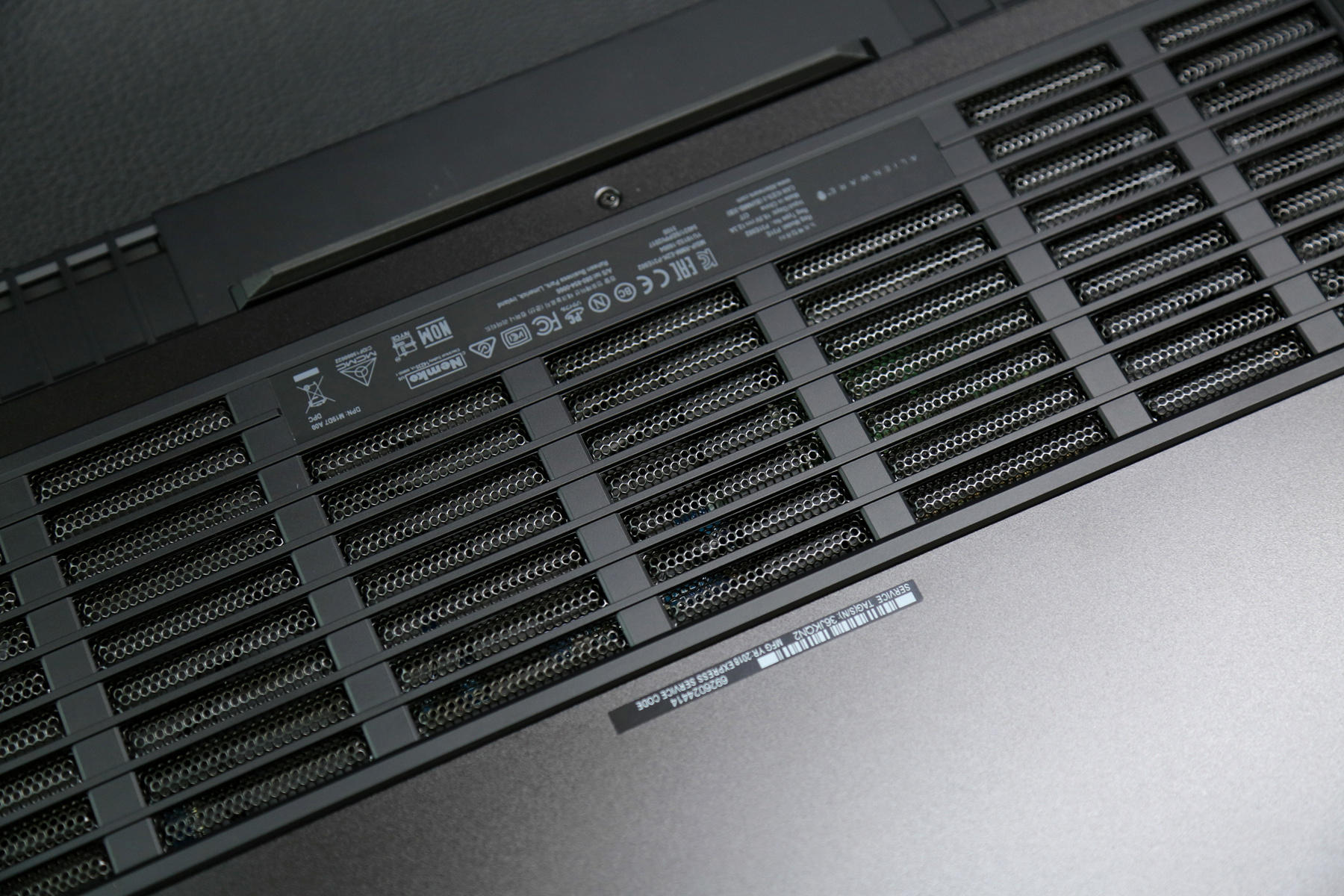 感受八代Intel酷睿移动CPU的力量—Alienware 17R5简单评测