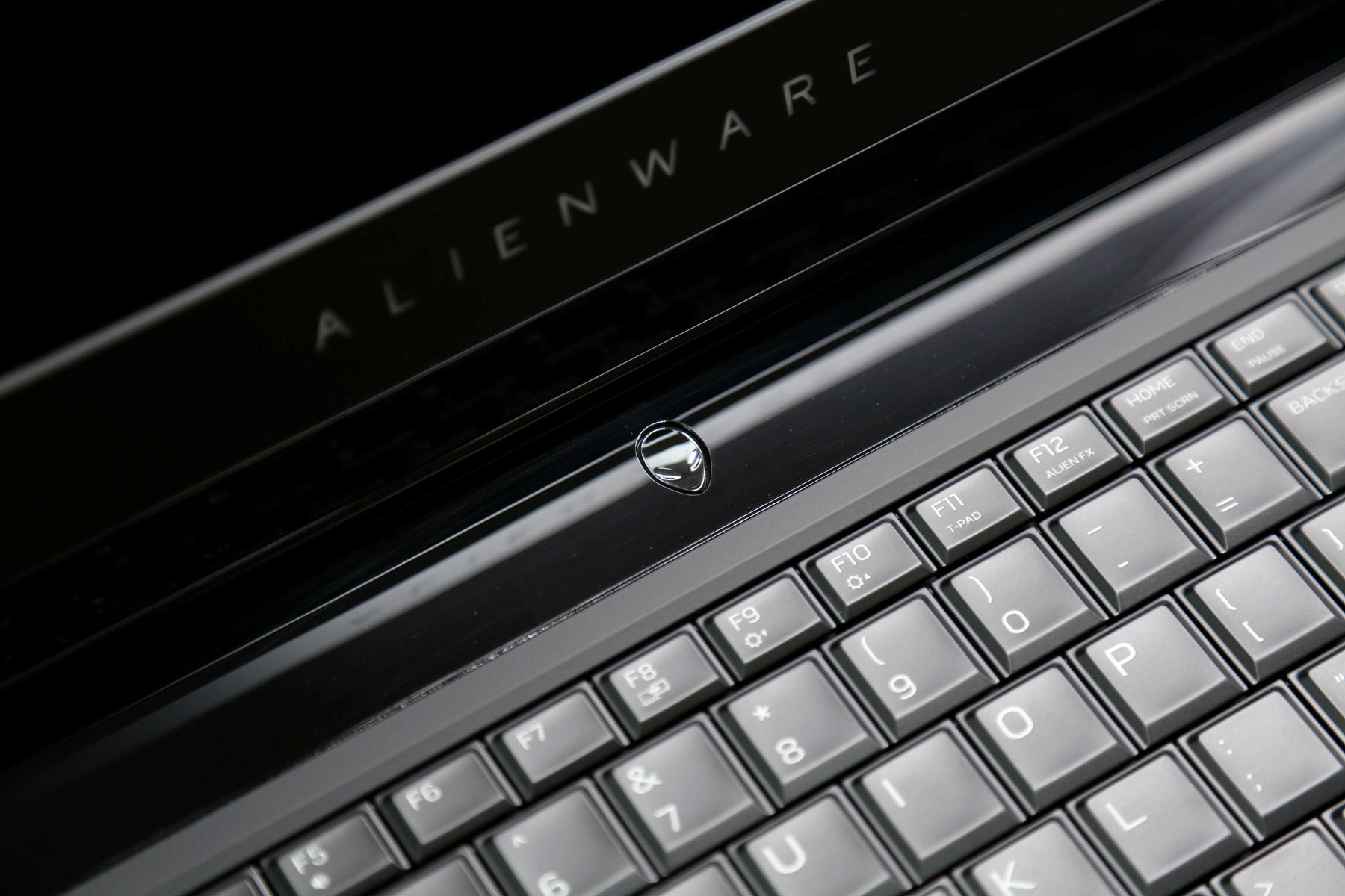 感受八代intel酷睿移动cpu的力量—alienware 17r5简单评测