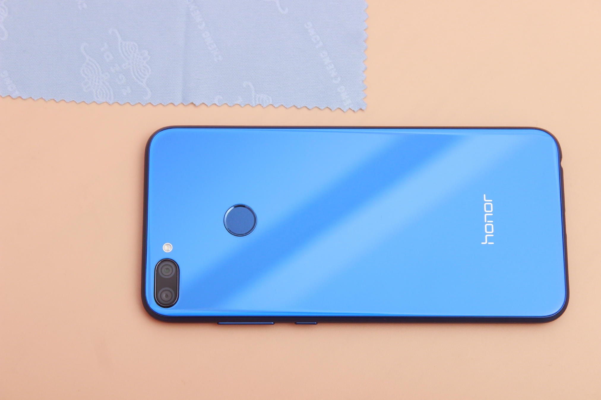 颜值与性能并在,千元机王荣耀9i上手评测