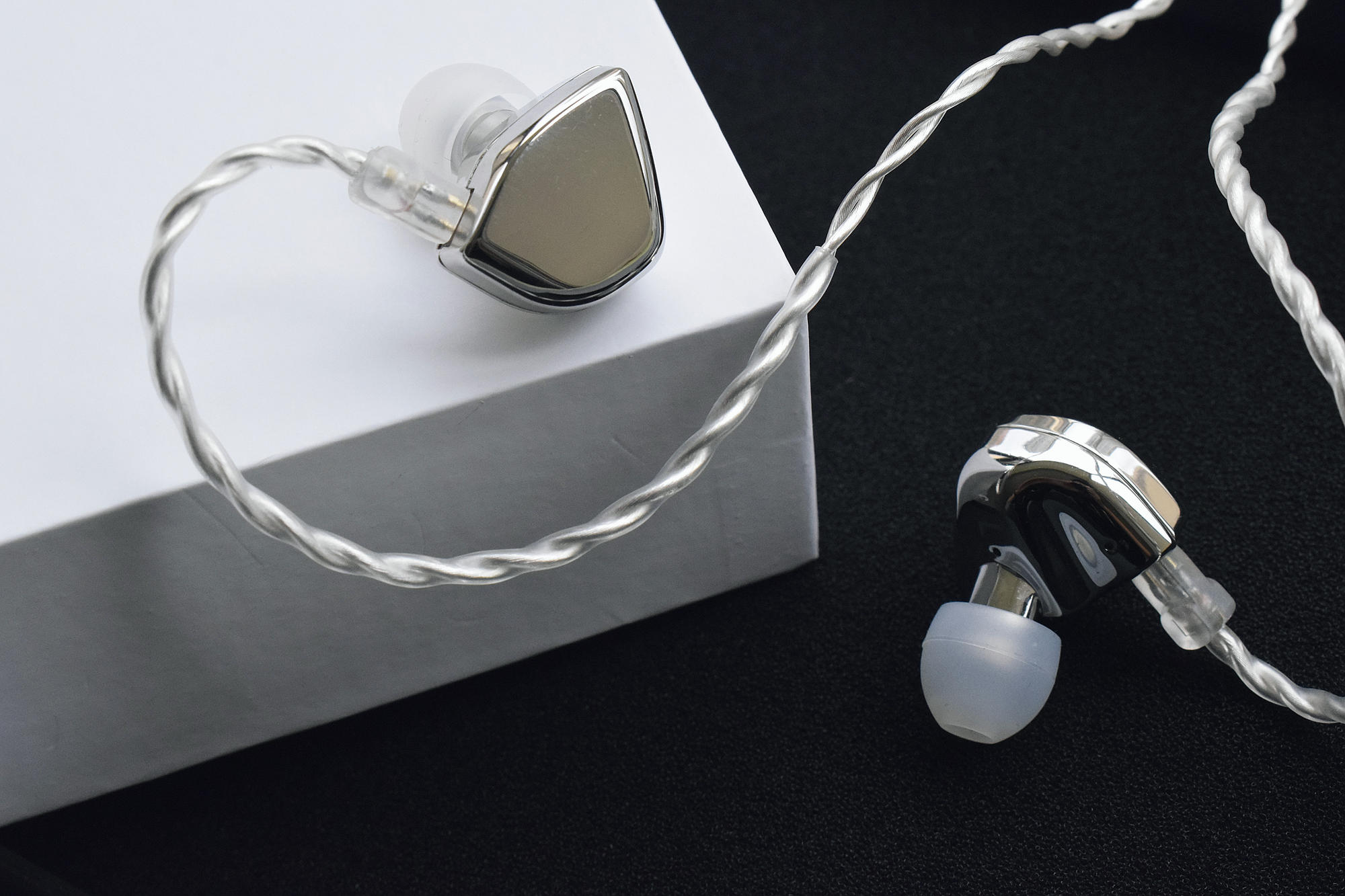 惊喜连连的务实之作hzsound心镜动圈耳机体验