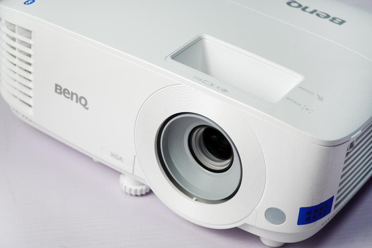 办公投影仪为什么要选这一款到底有什么过人之处