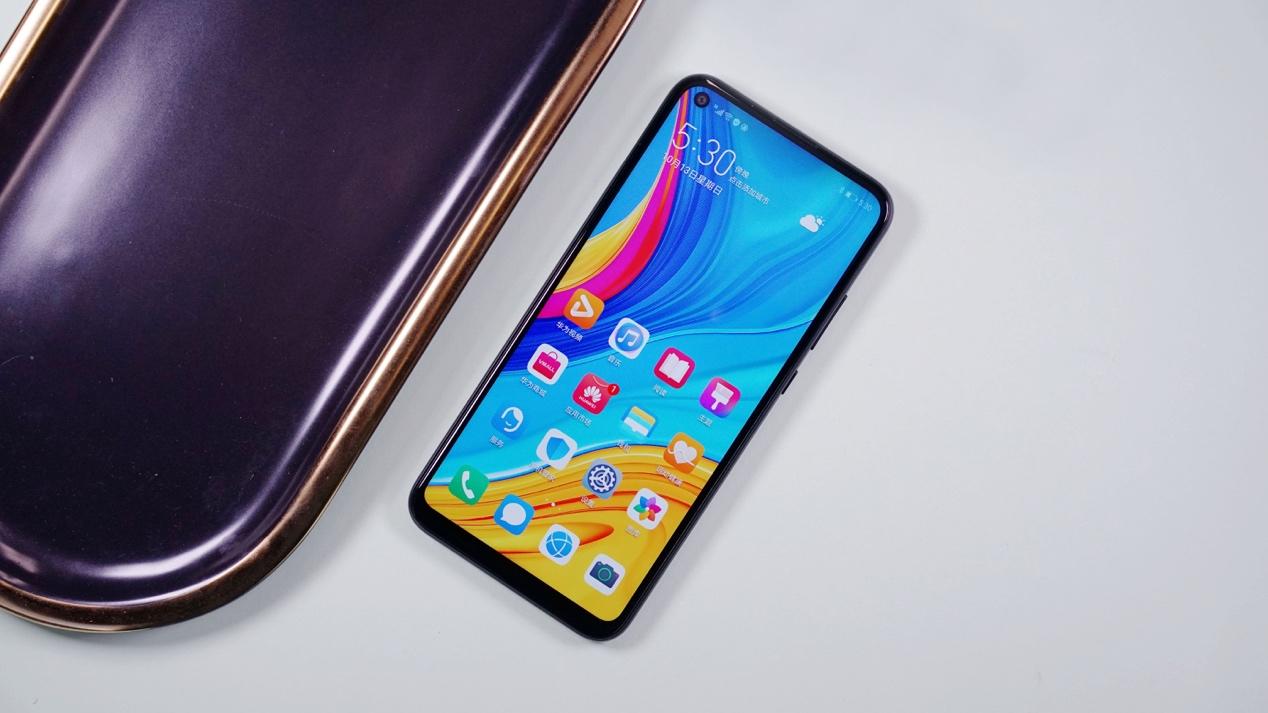 华为畅享10抢先上手:极点屏 超清夜景仅1199,千元机引新潮流