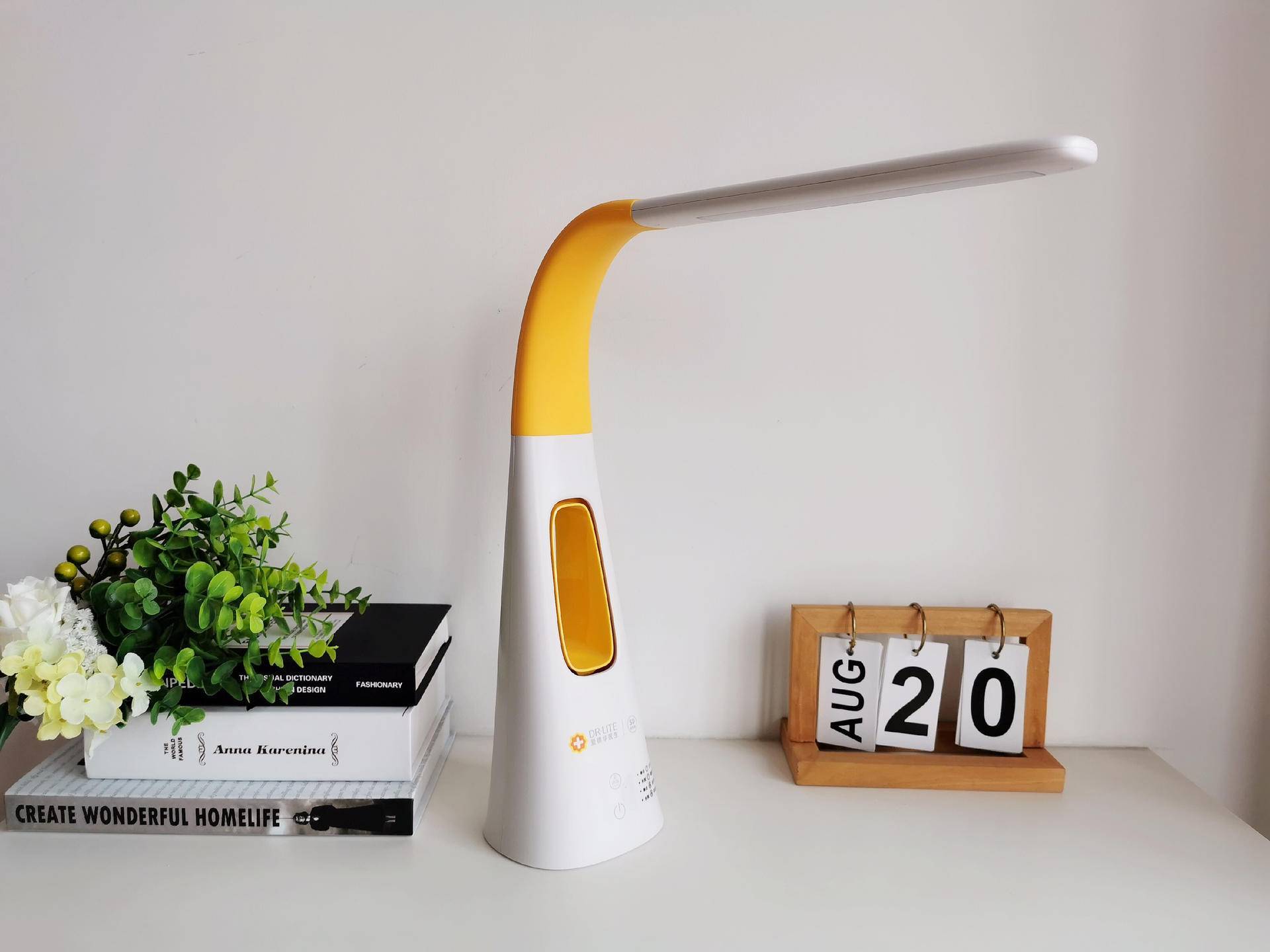 爱德华抑菌台灯,呵护桌面的一缕灯光