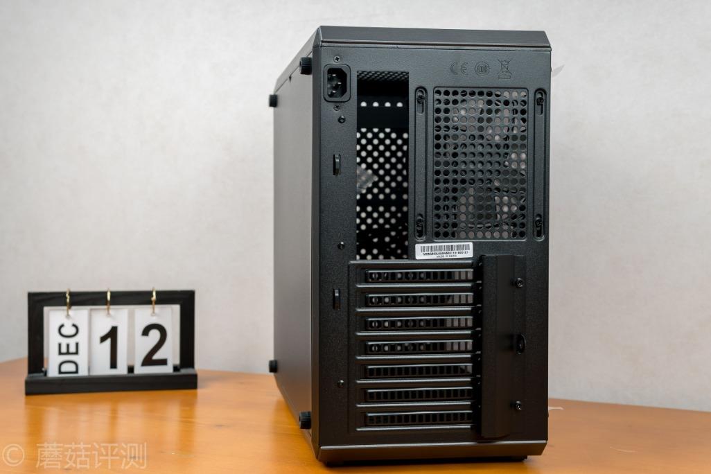 matx的身材却拥有atx的大肚量酷冷至尊q500l紧凑型atx机箱