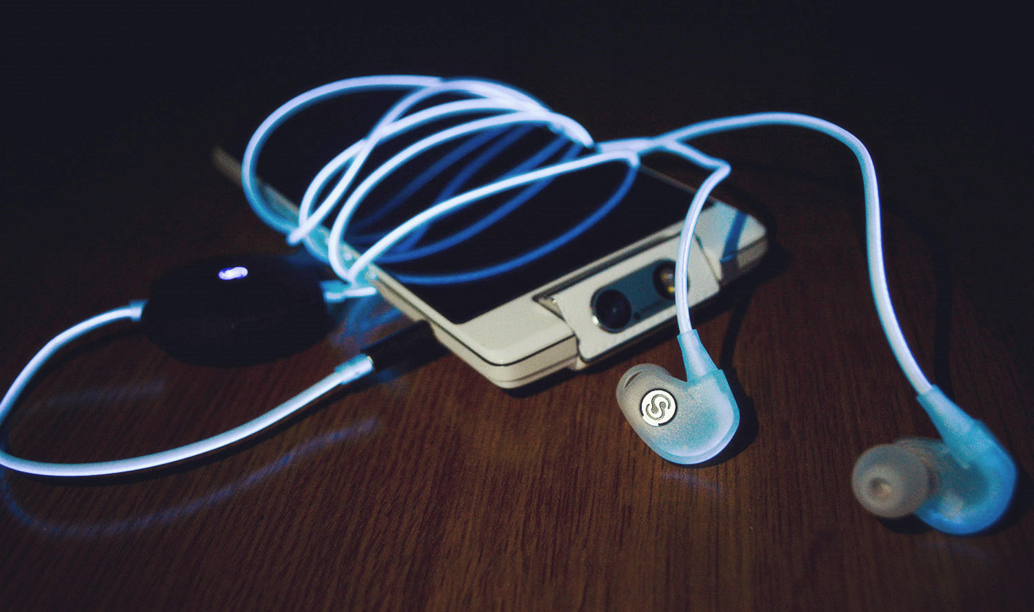 让音乐闪动炫酷起来——简听-玩乐play耳机