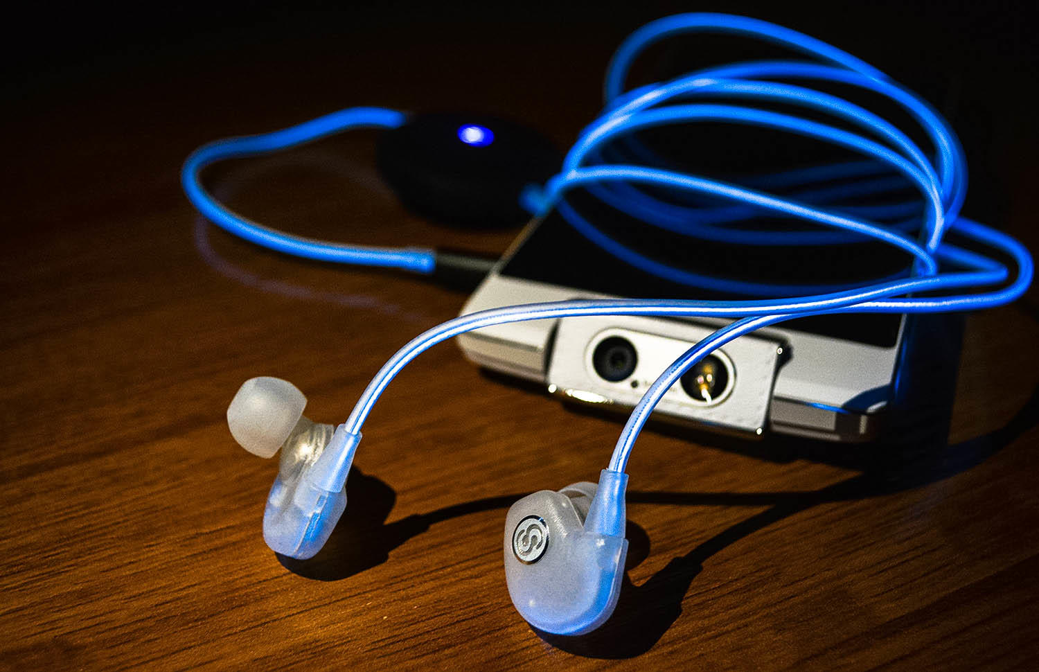 让音乐闪动炫酷起来——简听-玩乐play耳机