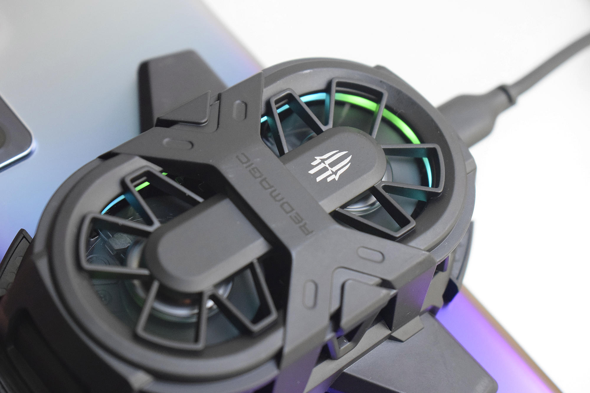 动力强劲降温瞬间红魔双核散热背夹赏评