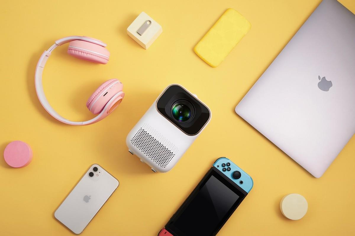 小明Q1迷你投影仪正式发布：内置电池便于携带 起售价1099元