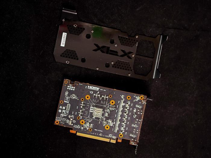 xfx讯景radeon rx 6600黑狼展示