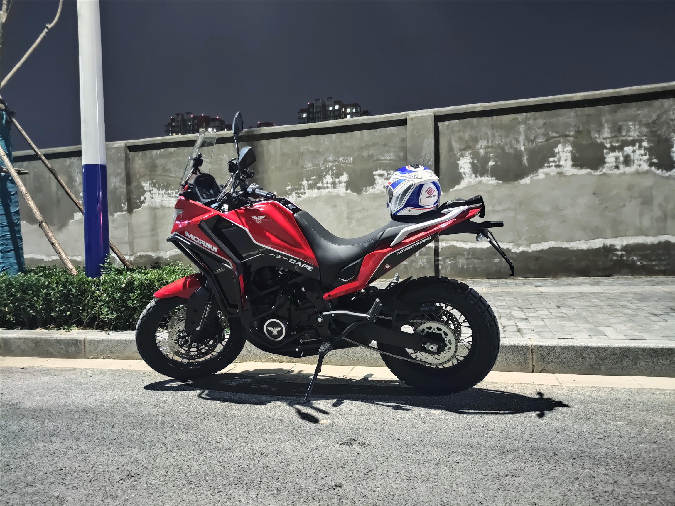 人生第一辆adv摩托莫里尼xcape650谈谈夜骑体验感受