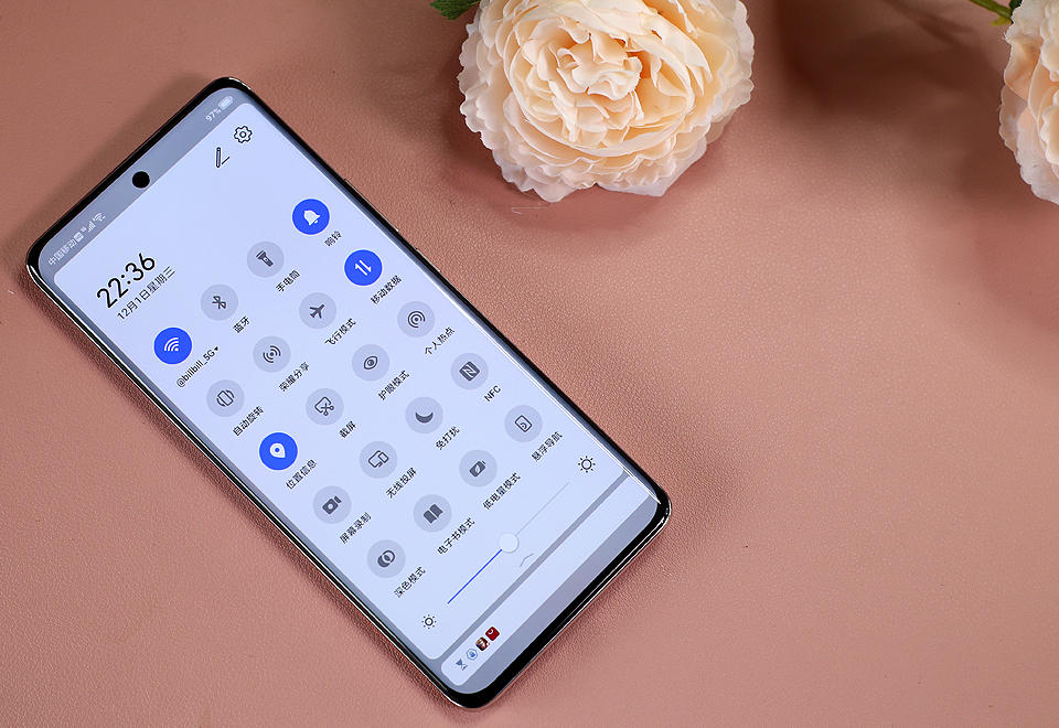 超高颜值、精湛设计，荣耀60 Pro手机开箱