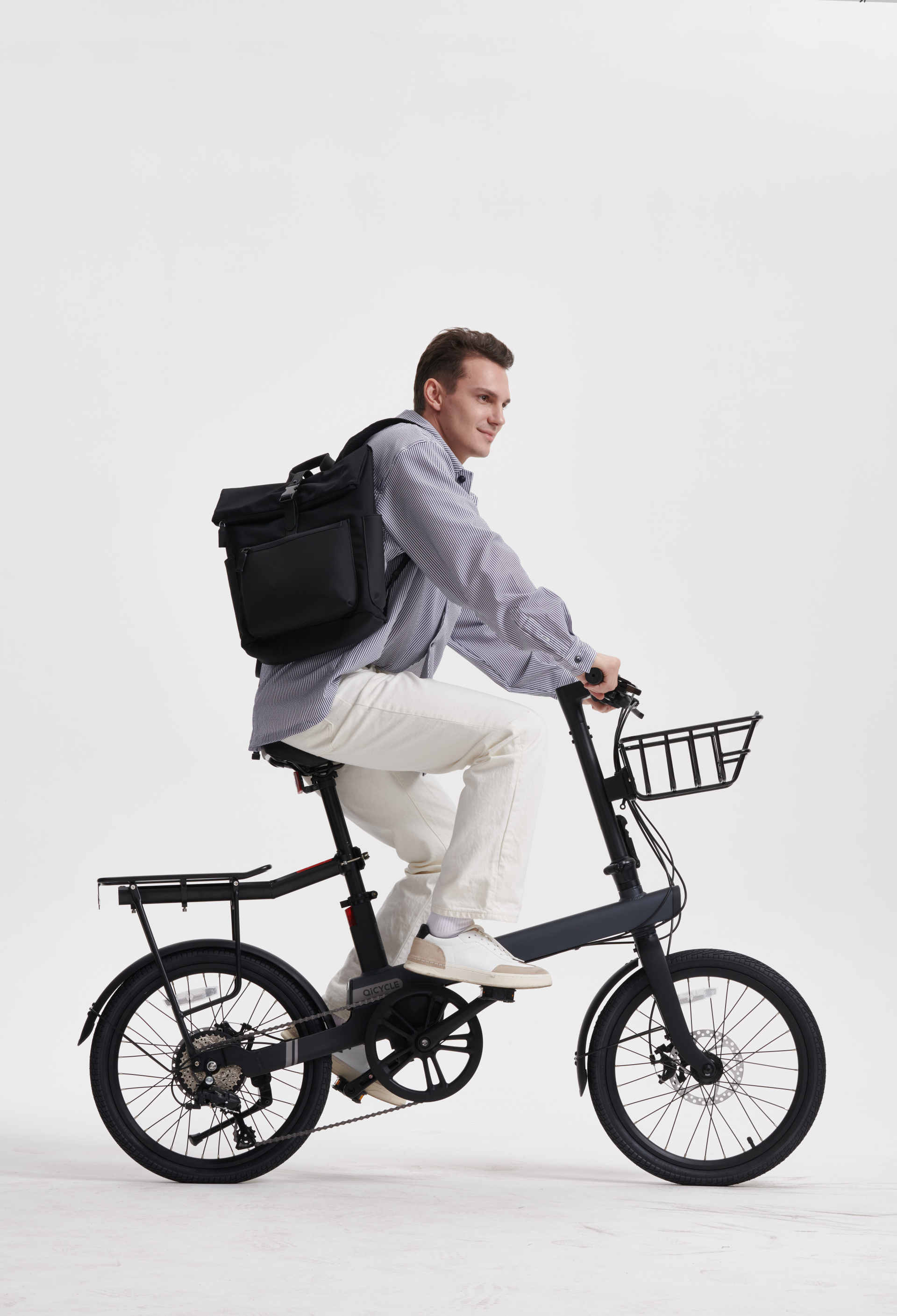 续航60km单手就能拎起骑记发布新一代电动助力自行车c2