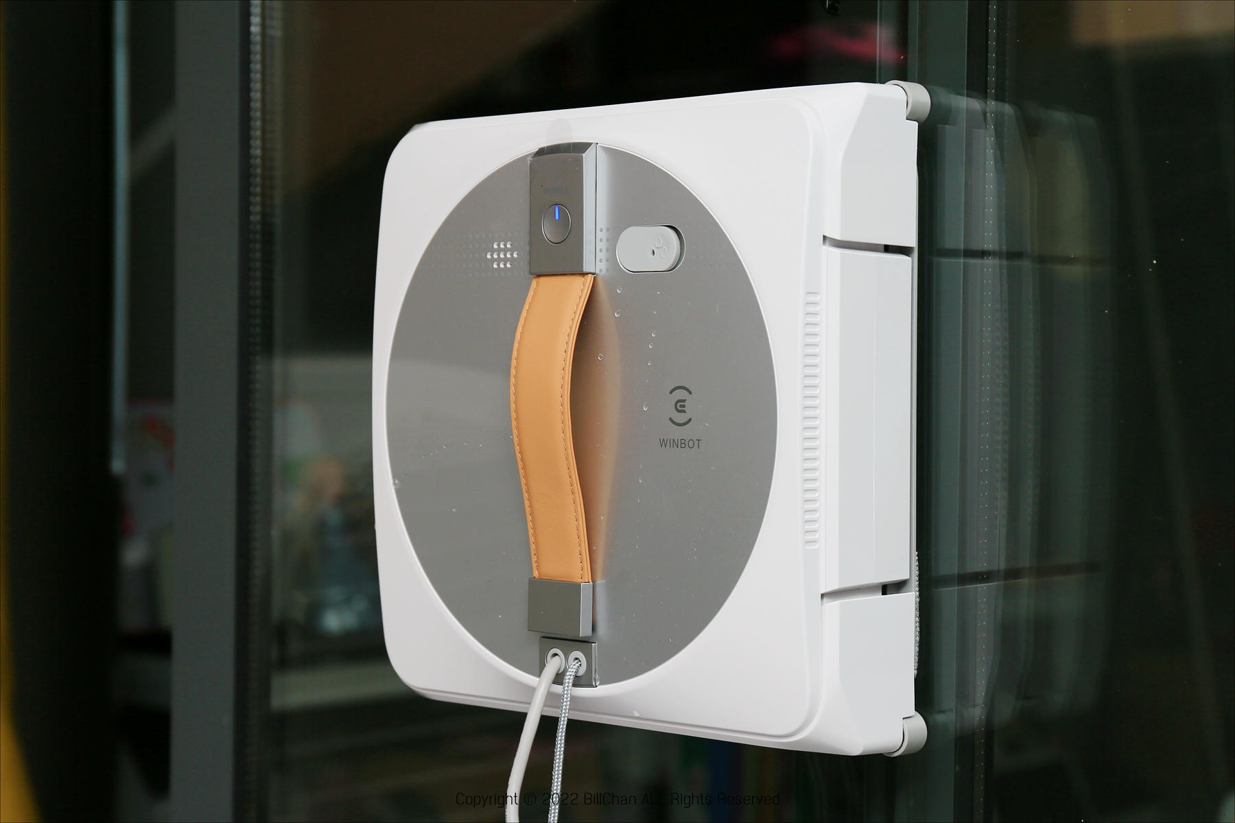 不要再为擦窗户玻璃难找借口了科沃斯w1pro擦窗机器人实测