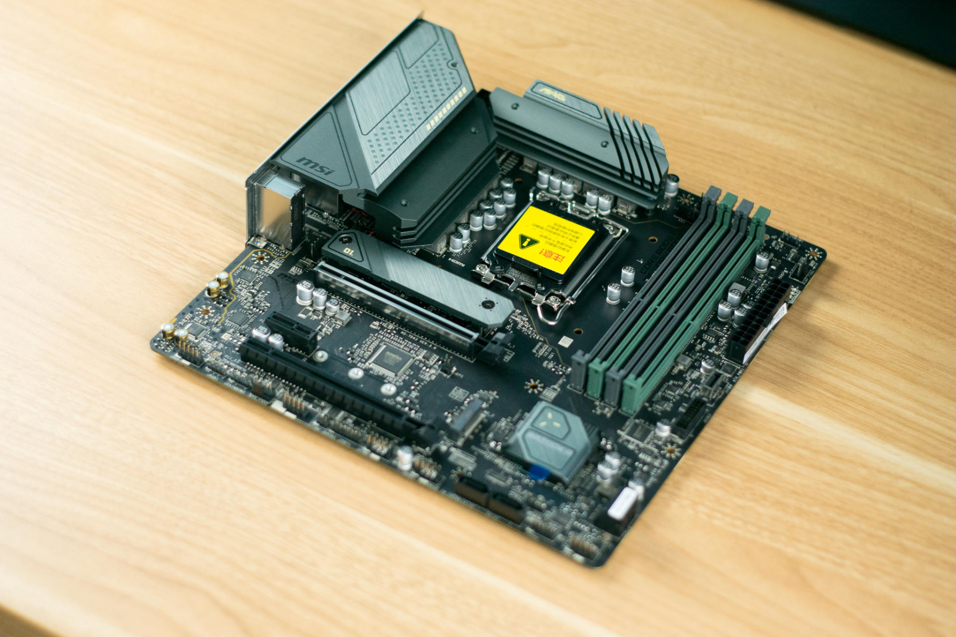 仅中国大陆特供英特尔这cpu有性价比i512490fb660主板实测