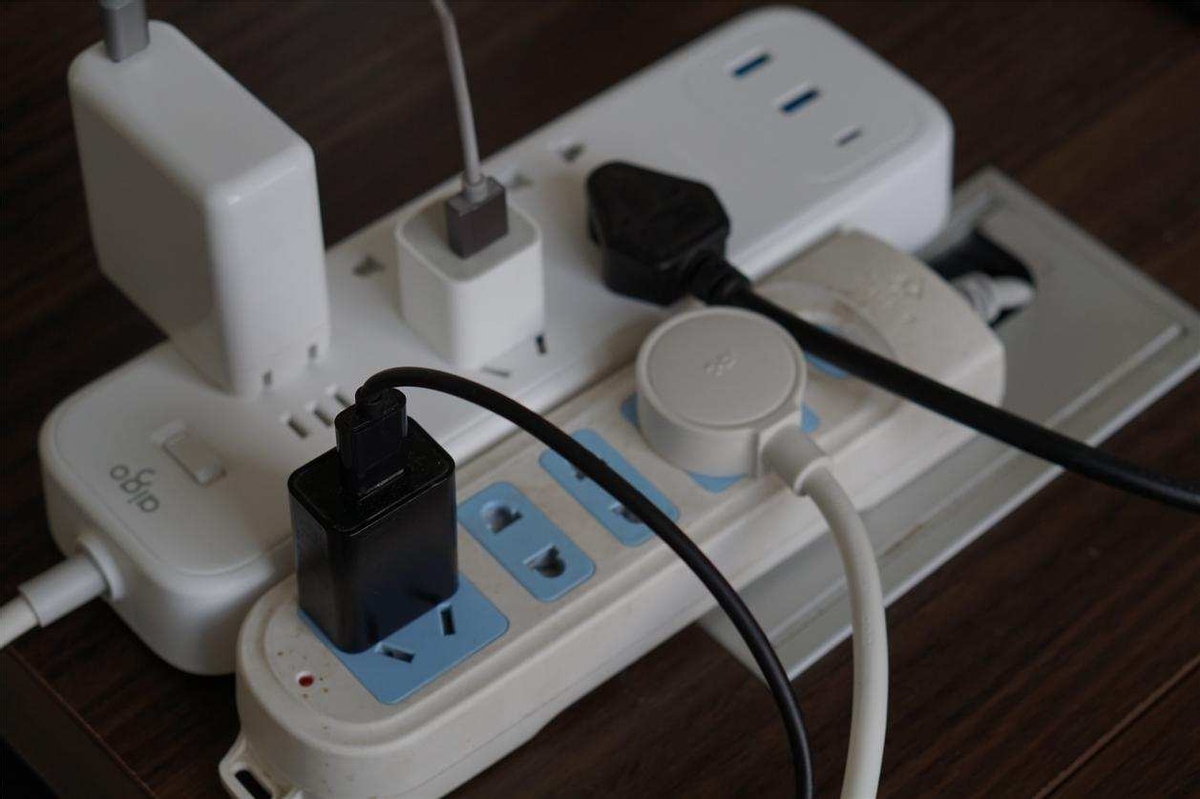 aigo插线板65w快充版6孔位带usb能插还安全