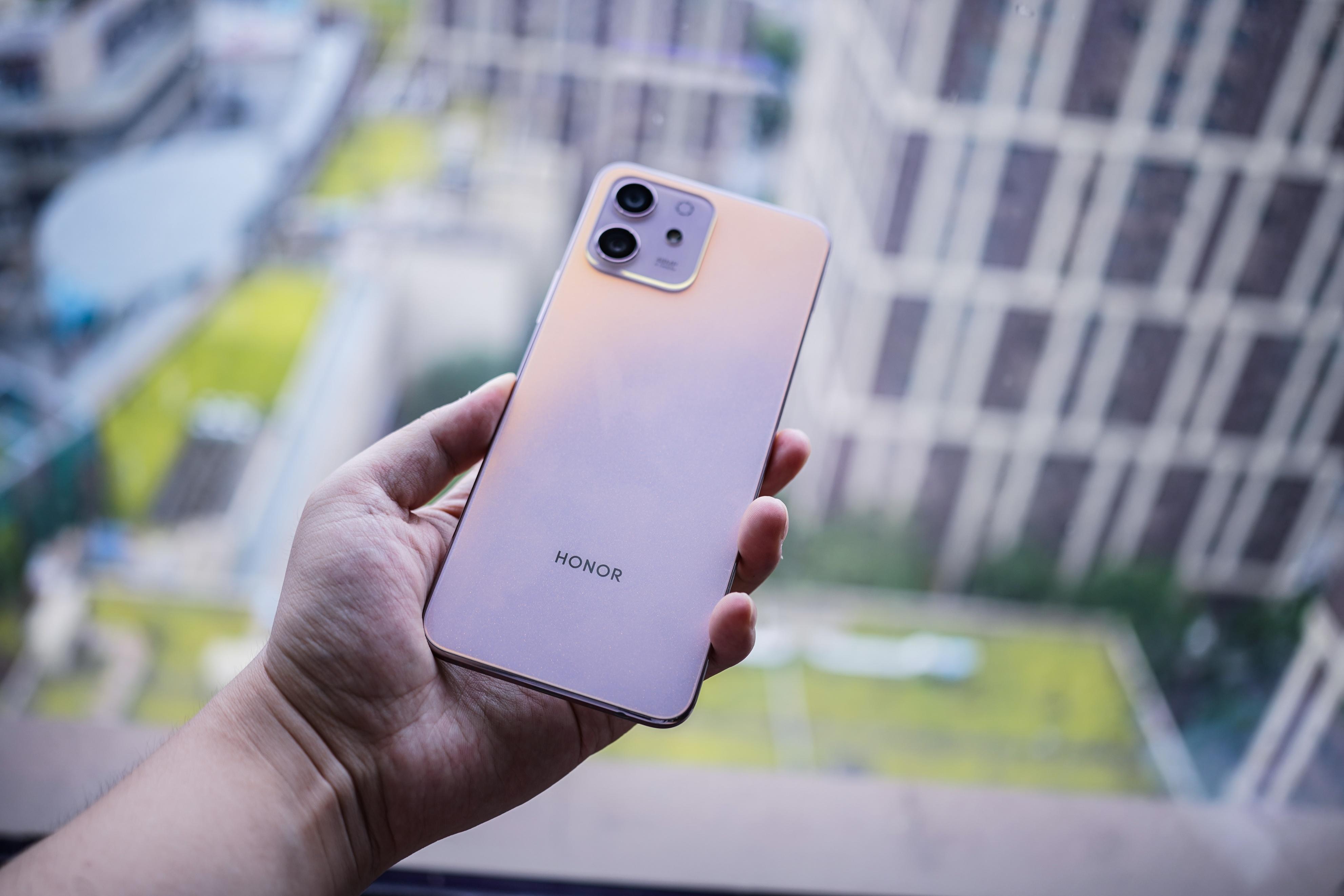 1500块钱左右的手机该做成什么样?荣耀play6t pro是不一样的答案