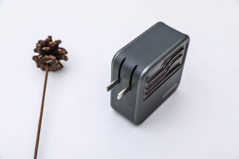 帅气朋克风，三口马力全开，最划算的140W充电器上手测评