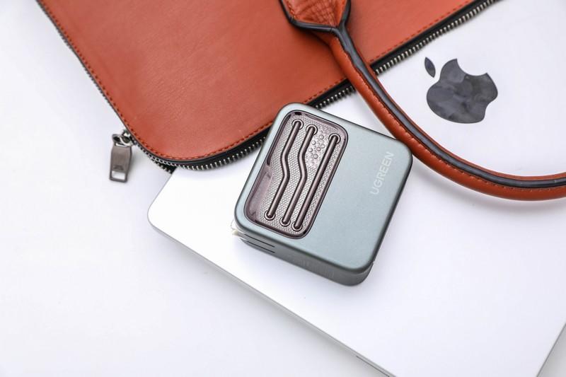 帅气朋克风，三口马力全开，最划算的140W充电器上手测评