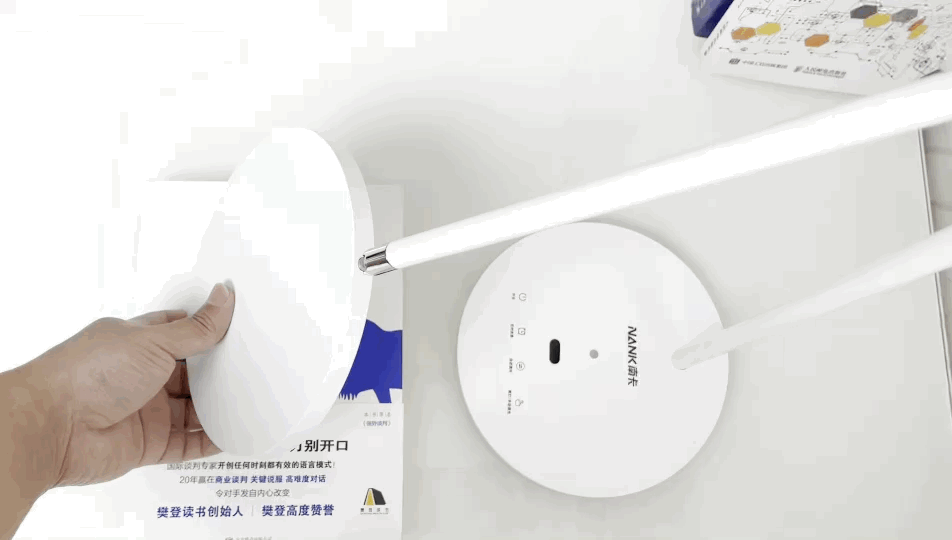 新一代年轻父母关注孩子学习新搭档：智能儿童护眼台灯南卡L1测评