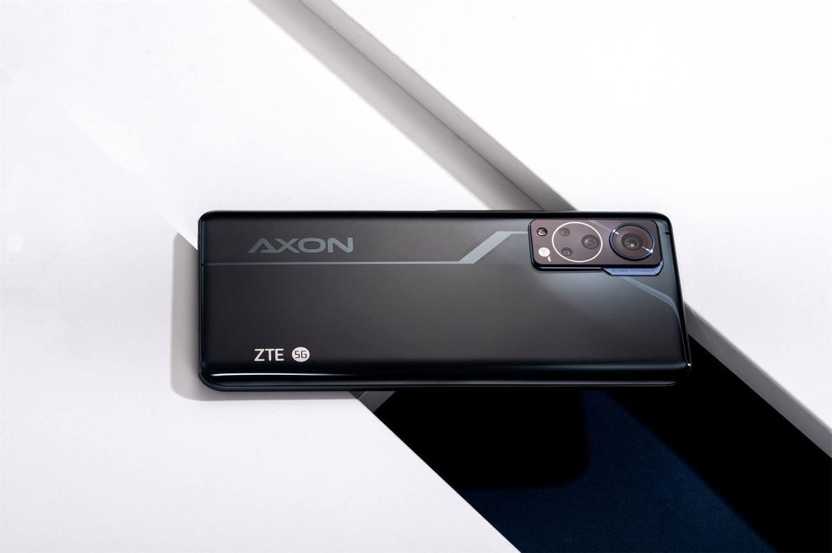 中兴axon30s评测:真全面屏赋能极致体验,苹果灵动岛尬住了-识物