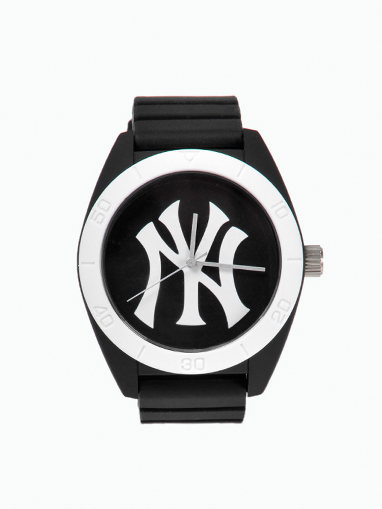 来自:天猫199直达链接trendiano 字母印花短裤字母与斜条纹共存,以